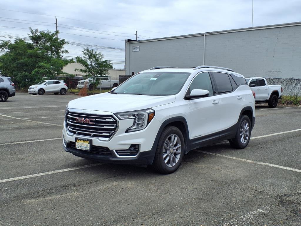 Certified 2022 GMC Terrain SLT w/ Infotainment Package II image 3