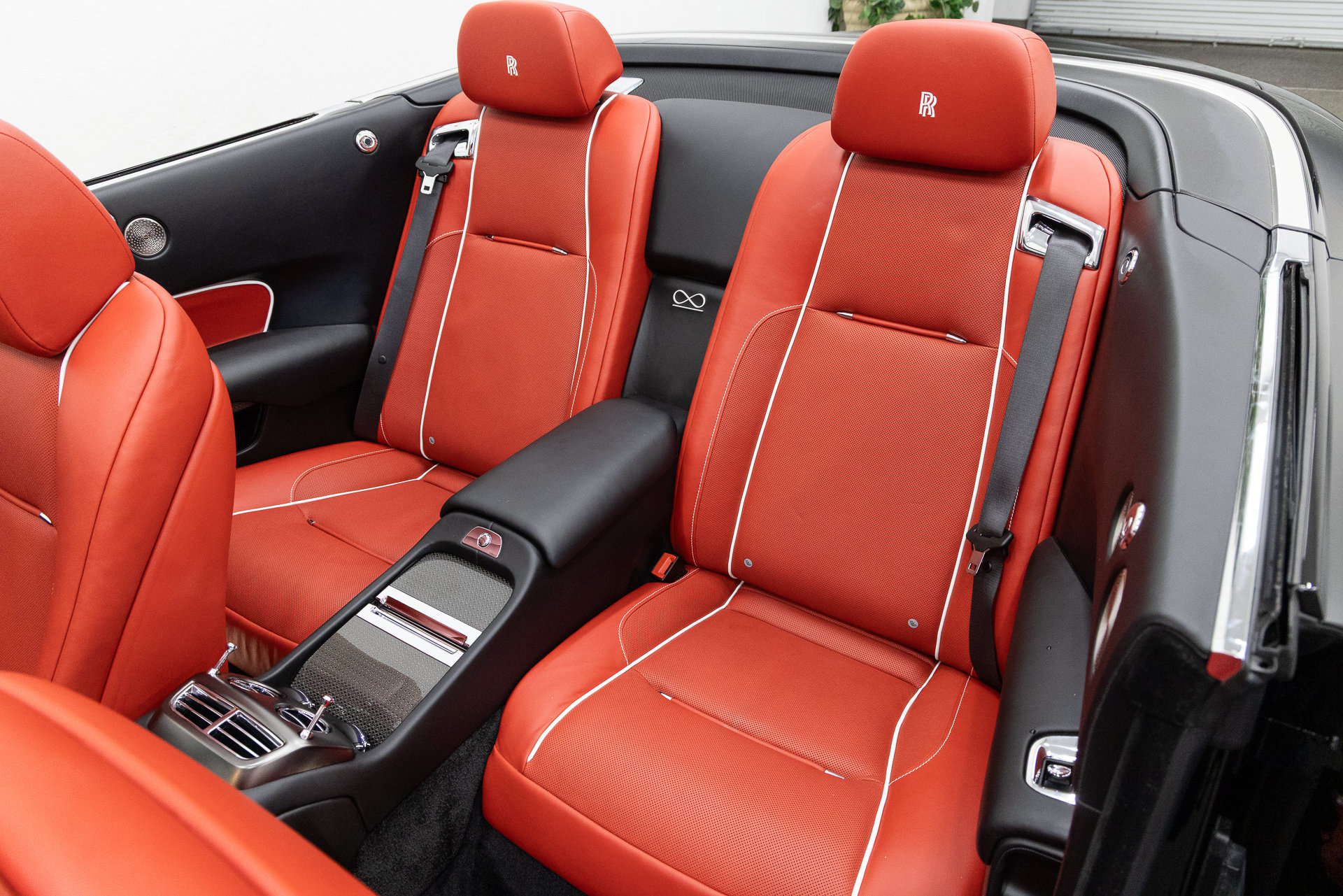 Used 2020 Rolls-Royce Dawn RWD image 8