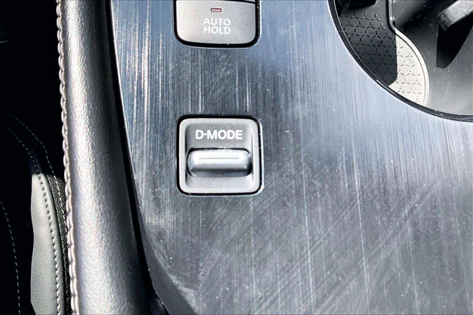Certified 2025 Nissan Rogue Platinum w/ Platinum Premium Package FWD image 32