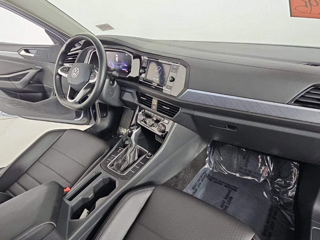 Used 2023 Volkswagen Jetta SE w/ Panoramic Sunroof Package FWD image 13
