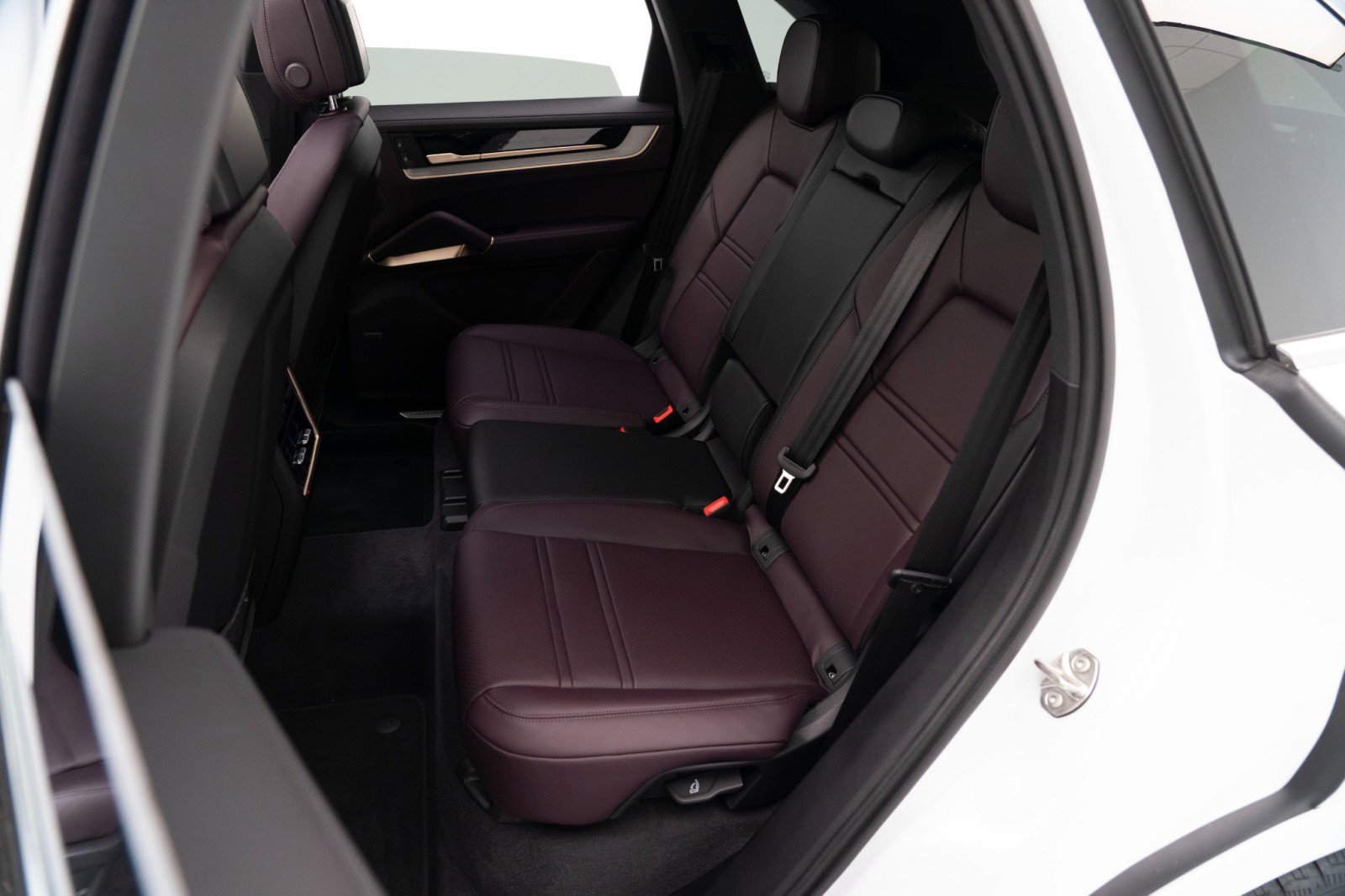 Certified 2025 Porsche Cayenne E-Hybrid image 31