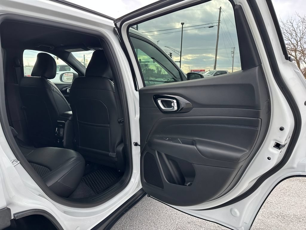 New 2026 Jeep Compass Latitude AWD/4WD image 18