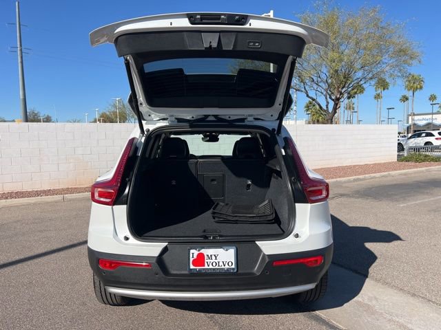 New 2025 Volvo XC40 B5 Core w/ Protection Package Premier image 27