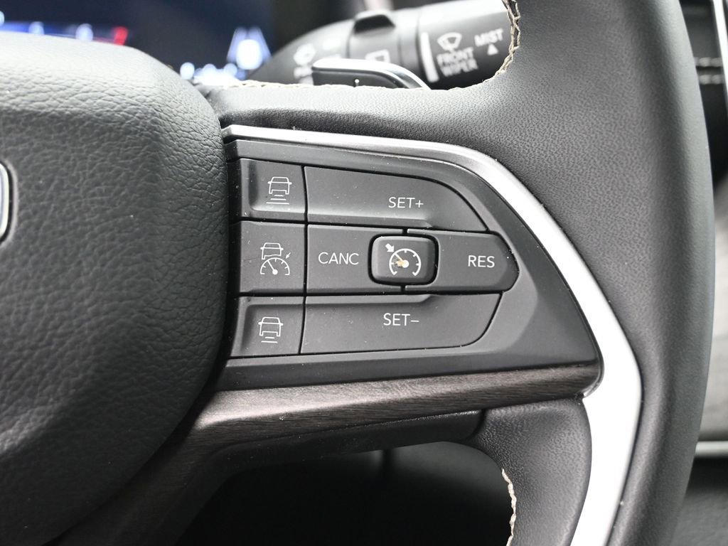 Used 2024 Jeep Grand Cherokee L Limited w/ Luxury Tech Group II image 14