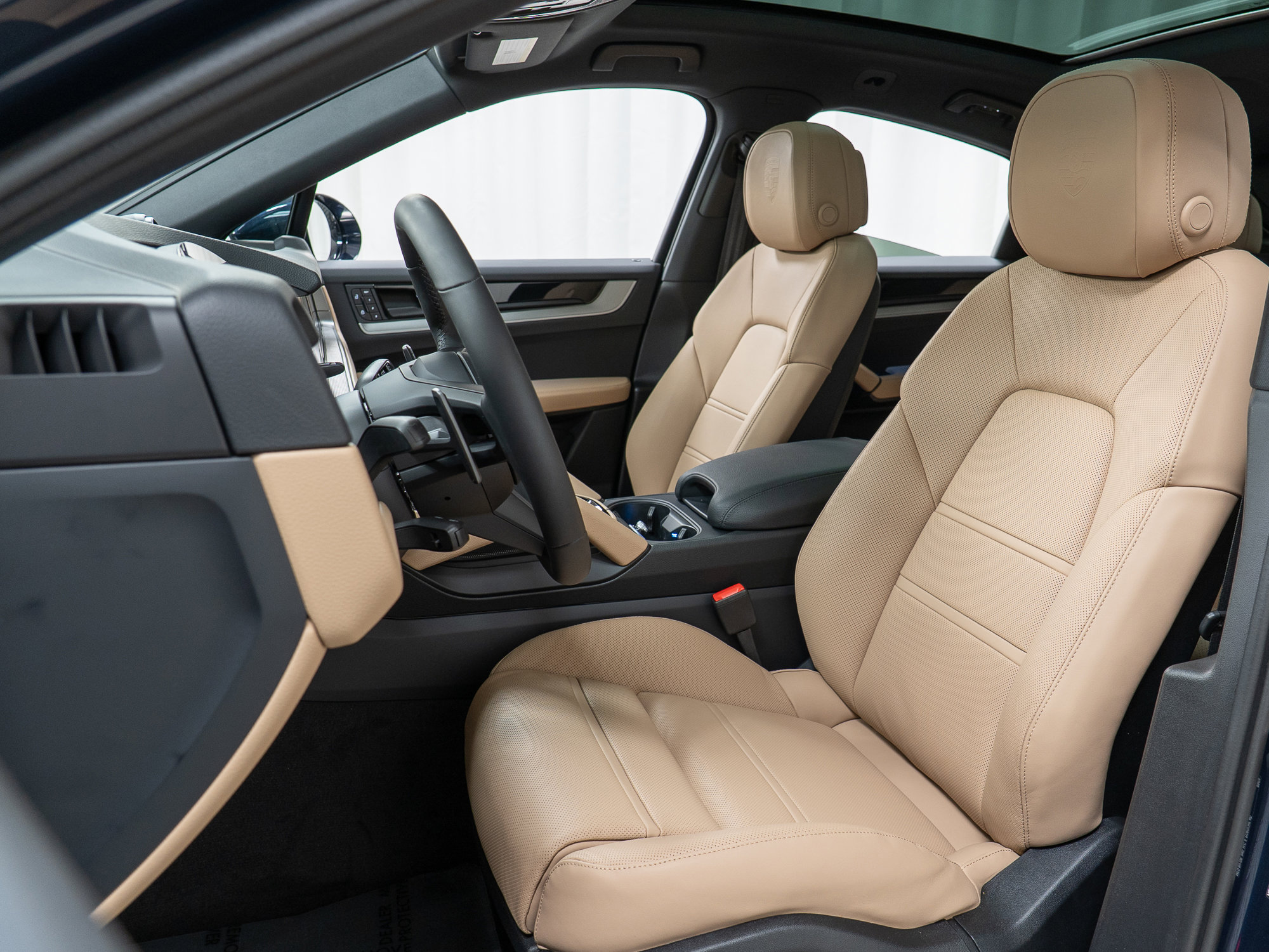 New 2026 Porsche Cayenne Coupe AWD/4WD image 5