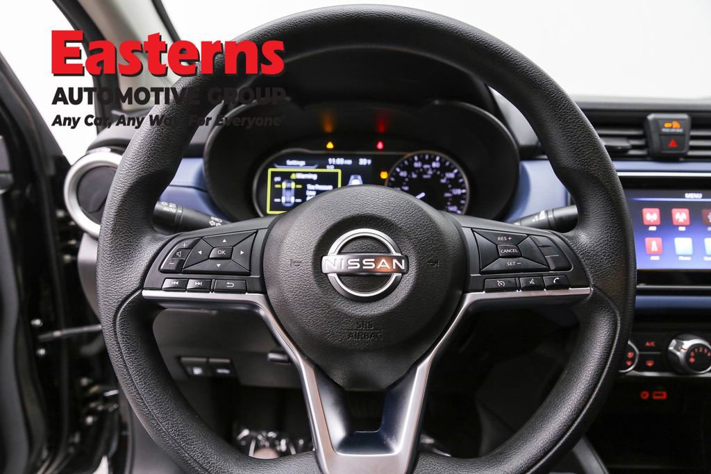 Used 2023 Nissan Versa SV image 10