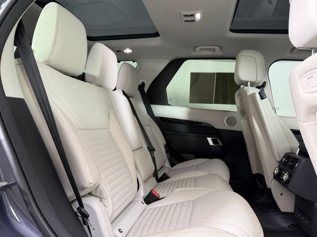 Used 2025 Land Rover Discovery S AWD/4WD image 29