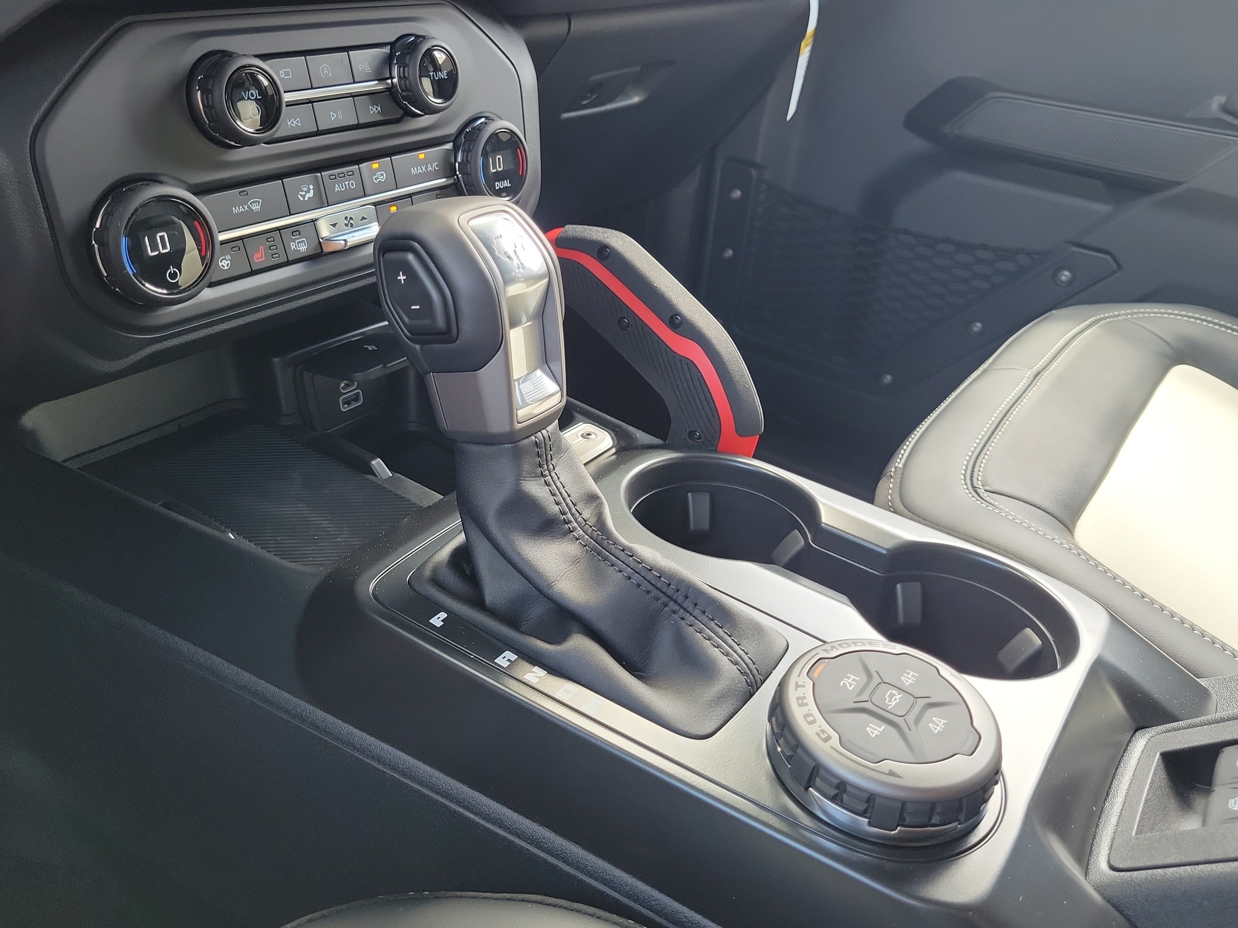 New 2026 Ford Bronco Outer Banks w/ Sasquatch Package AWD/4WD image 20