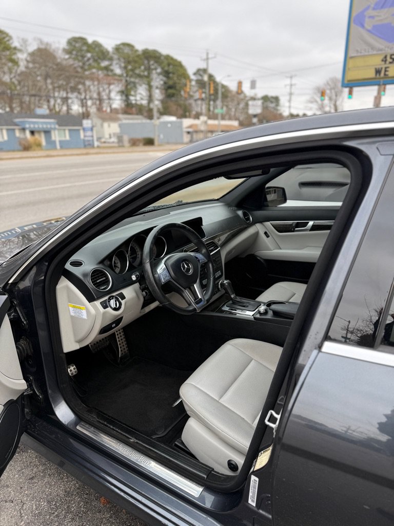 Used 2013 Mercedes-Benz C 250 Sedan image 12