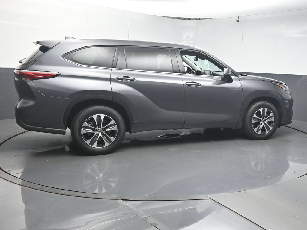 Used 2020 Toyota Highlander XLE FWD image 8