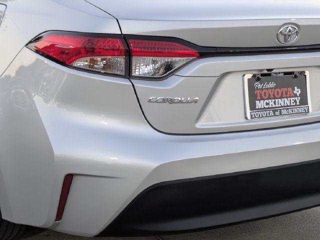 Used 2025 Toyota Corolla LE FWD image 7