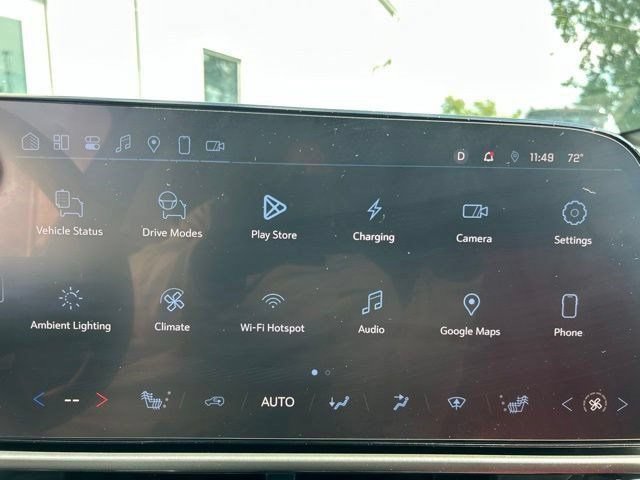 Used 2025 Chevrolet Equinox EV RS FWD image 23