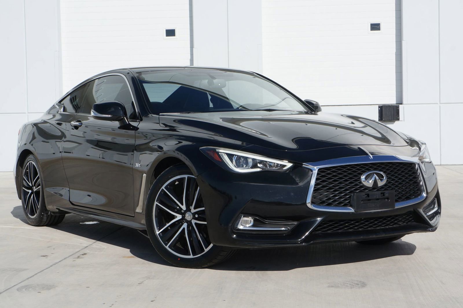 Used 2018 INFINITI Q60 3.0t Luxe w/ Sensory Package 3.0T Luxe AWD/4WD image 2