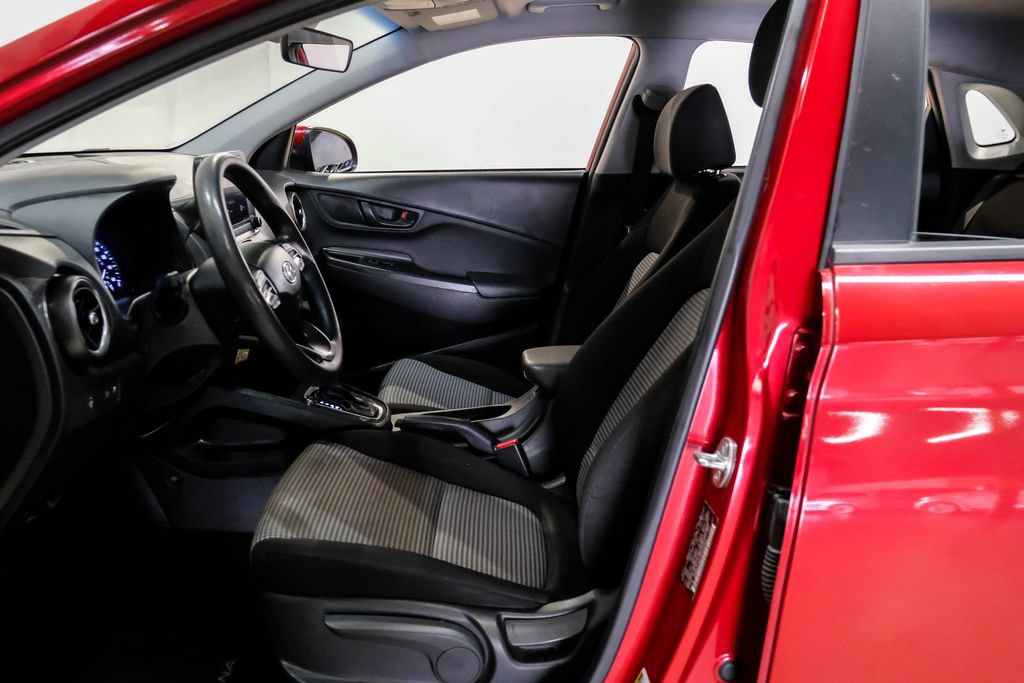 Used 2023 Hyundai Kona SE FWD image 4