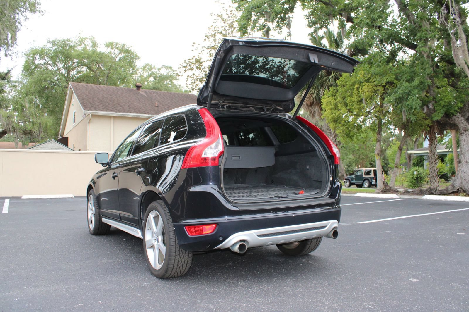 Used 2013 Volvo XC60 T6 R-Design Platinum AWD/4WD image 6