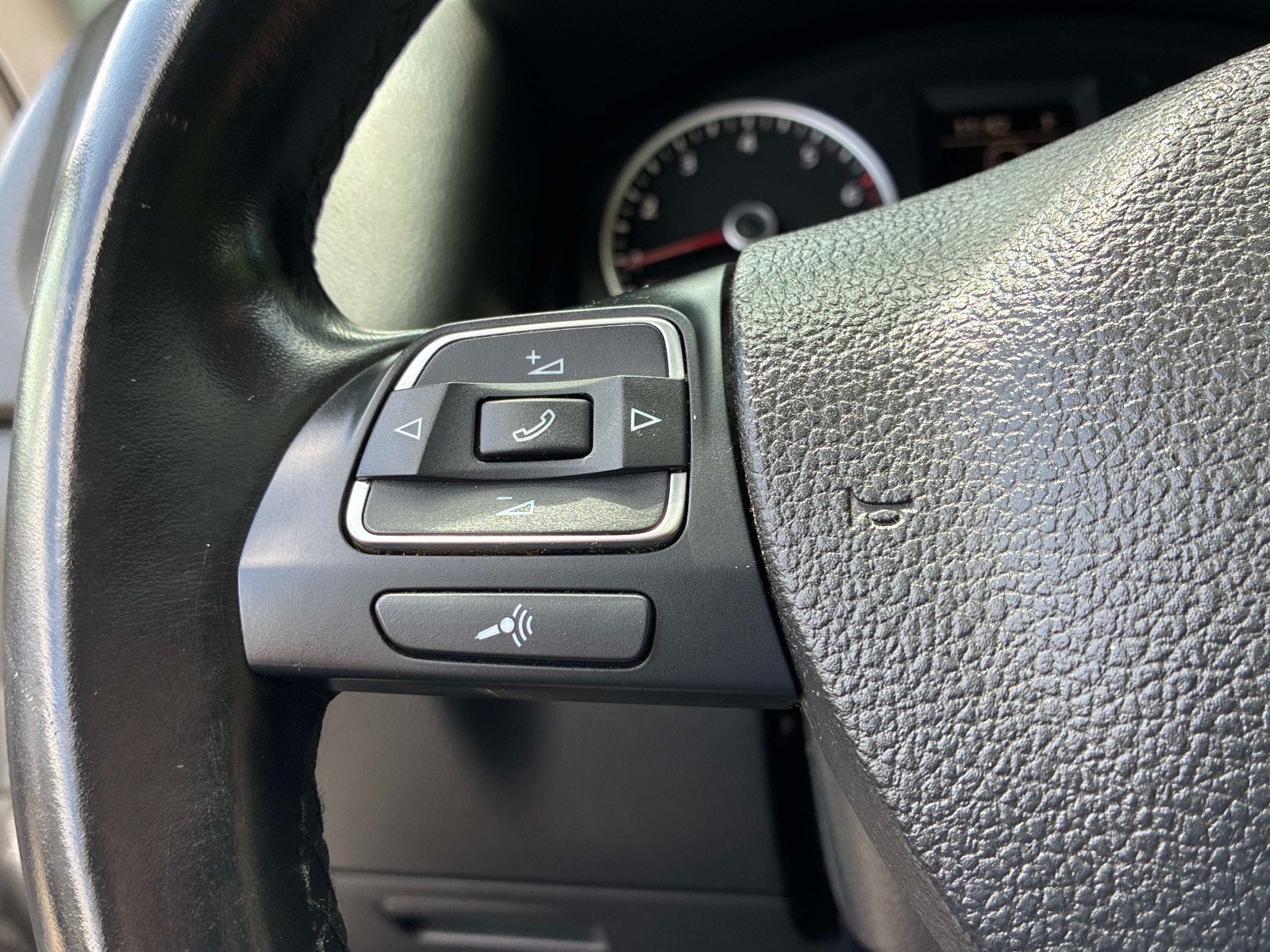 Used 2013 Volkswagen Tiguan S AWD/4WD image 24