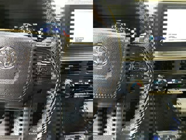 Used 2025 Toyota Tacoma SR5 image 33