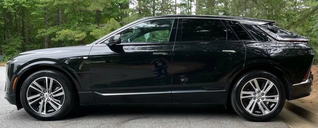 Used 2024 Cadillac Lyriq Luxury AWD/4WD image 4