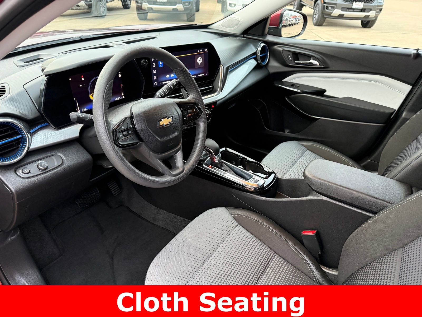 Used 2025 Chevrolet Trax LT FWD image 11