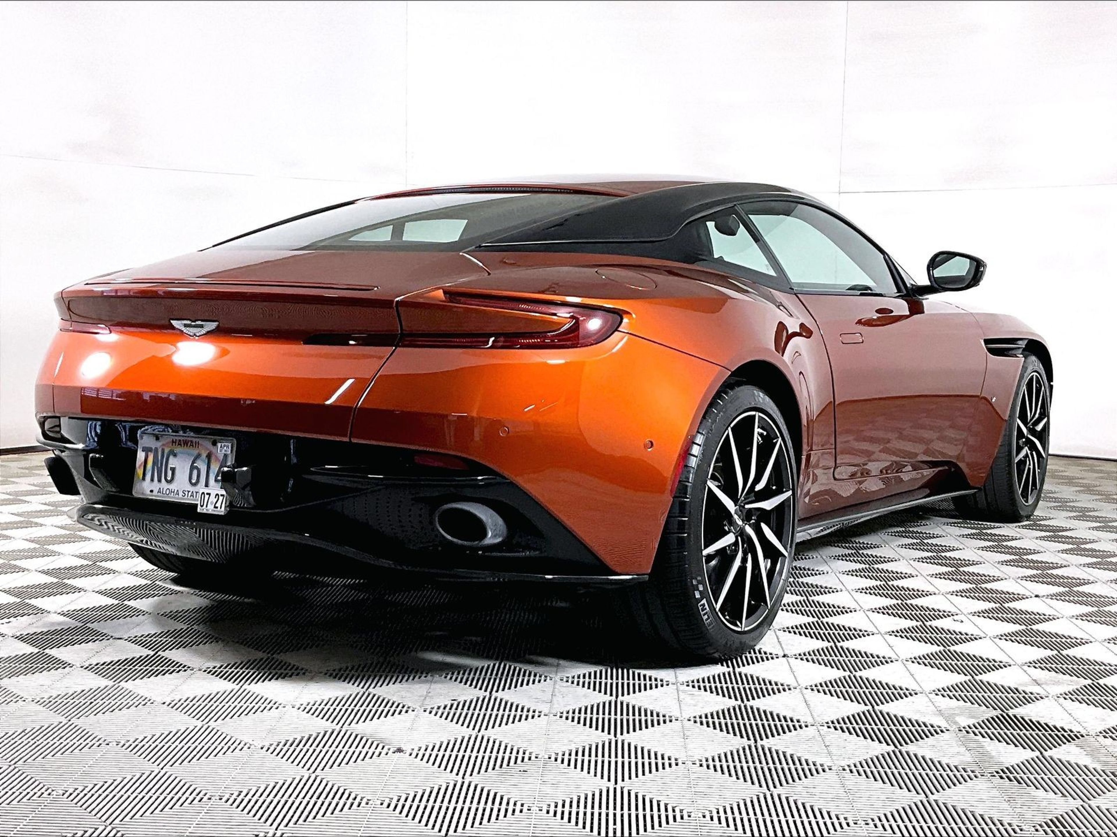 Used 2017 Aston Martin DB11 V12 RWD image 9