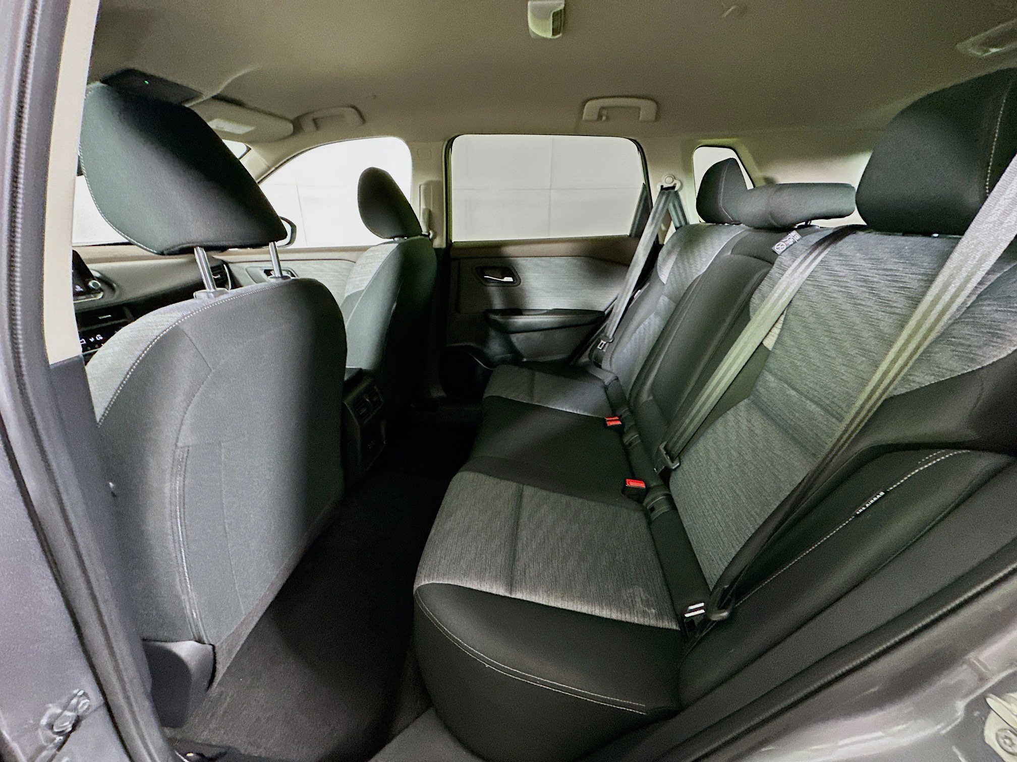 Used 2023 Nissan Rogue SV image 26