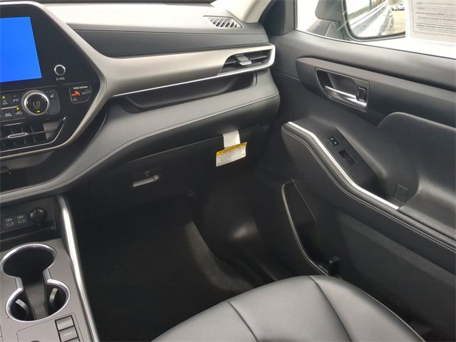 Certified 2024 Toyota Highlander XLE image 17