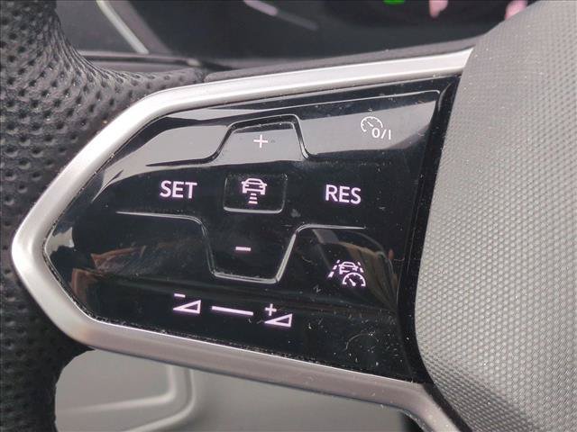 Used 2022 Volkswagen Tiguan SEL R-Line AWD/4WD image 11