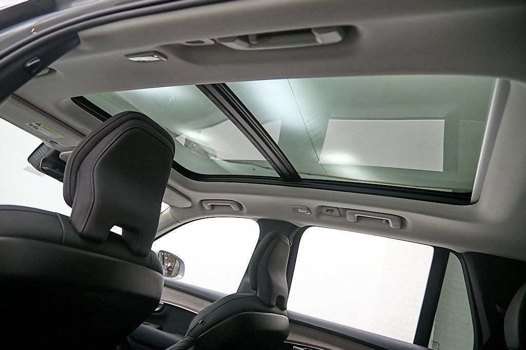 New 2026 Volvo XC90 B6 Plus w/ Protection Package Premier image 24