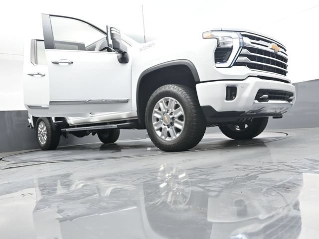 Used 2024 Chevrolet Silverado 2500 High Country w/ High Country Premium Package AWD/4WD image 42