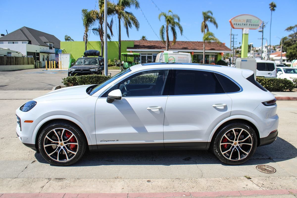 Used 2024 Porsche Cayenne S AWD/4WD image 2
