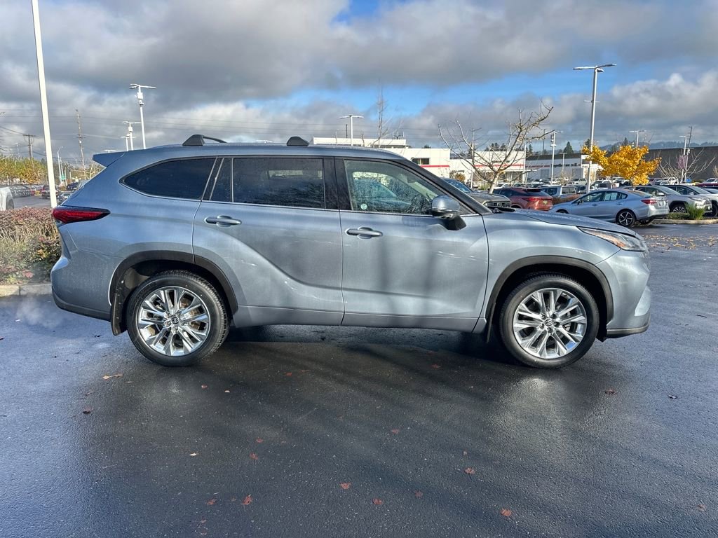 Used 2023 Toyota Highlander Limited image 6