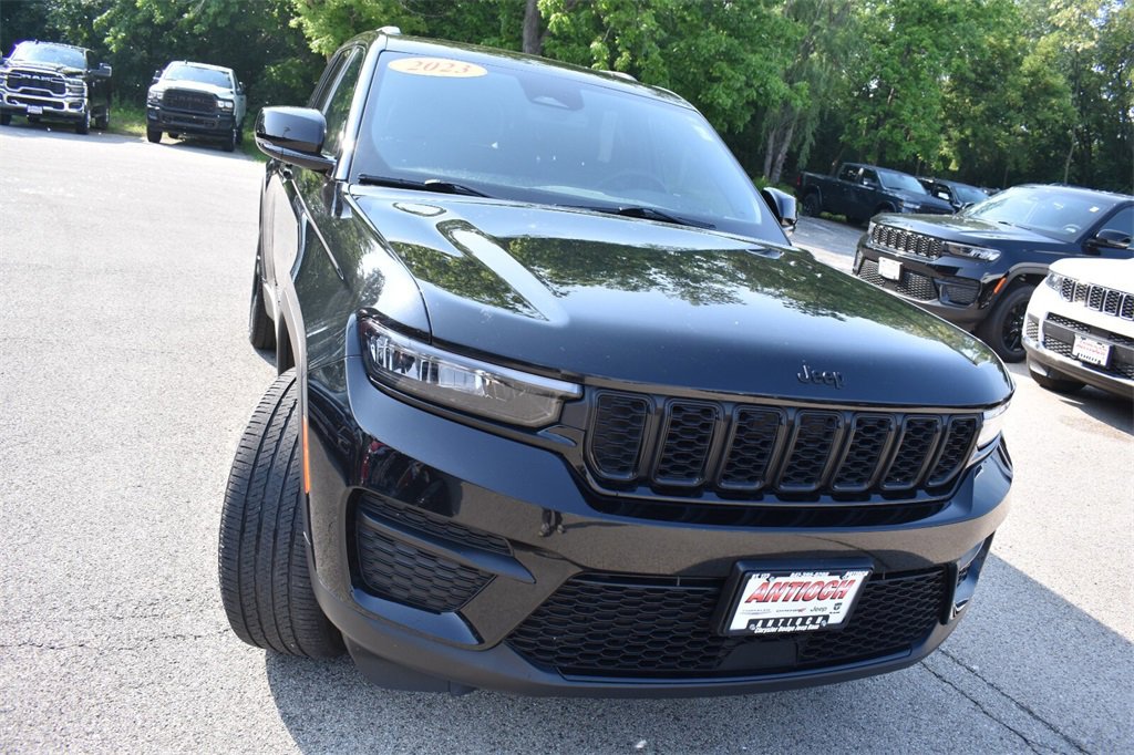 Used 2023 Jeep Grand Cherokee Altitude image 10