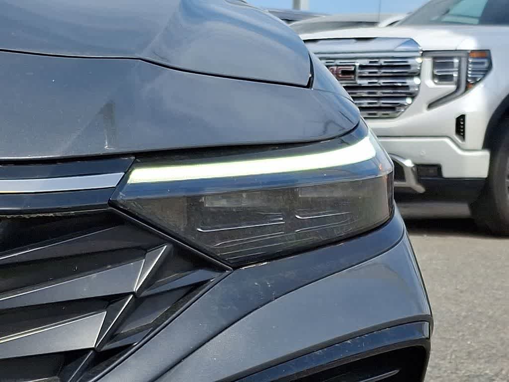 Used 2025 Hyundai Elantra Limited FWD image 9