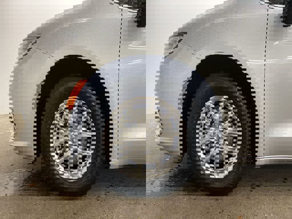 Used 2024 Chrysler Pacifica Touring-L image 10