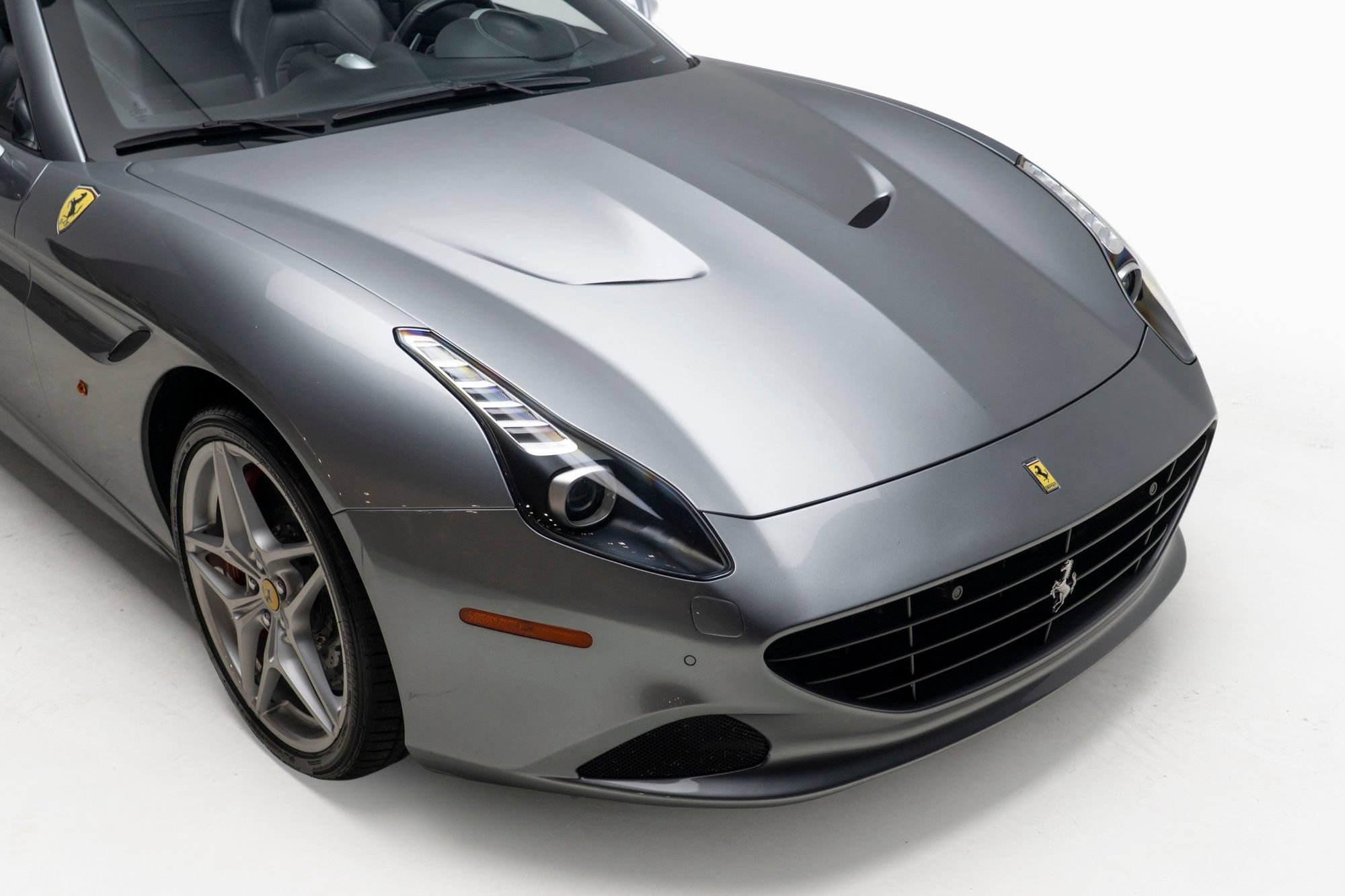 Used 2016 Ferrari California T RWD image 66