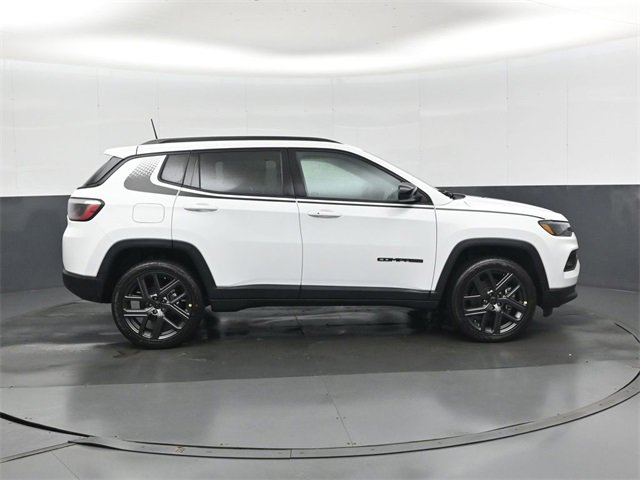 New 2026 Jeep Compass Latitude image 2