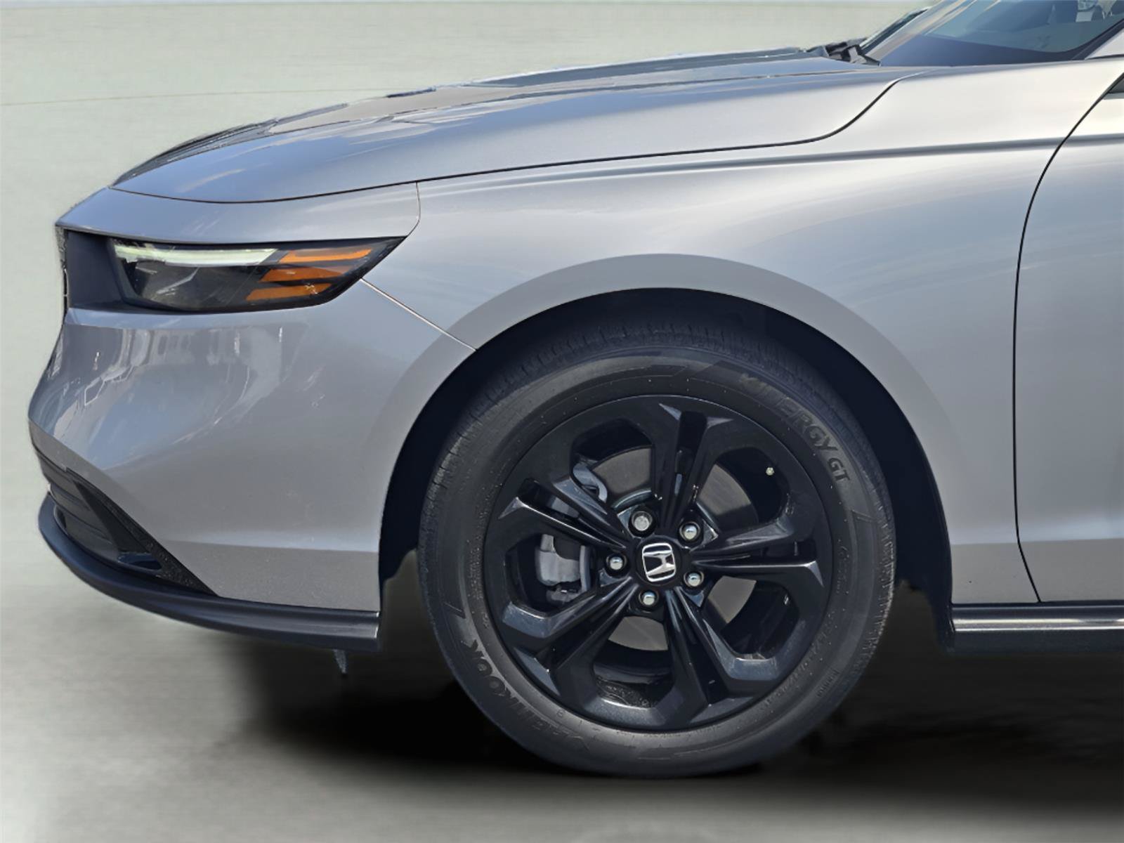Used 2025 Honda Accord SE image 9