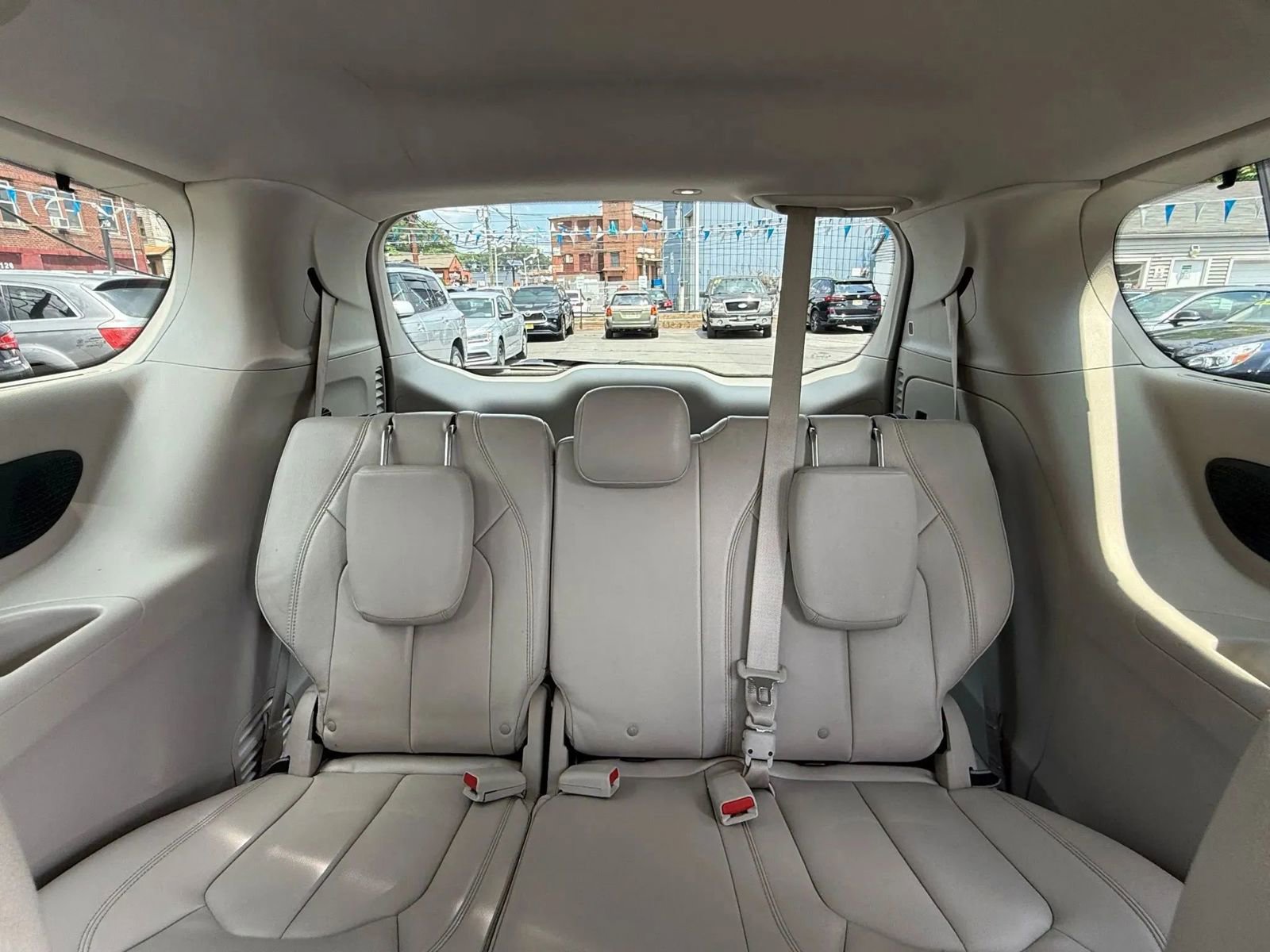 Used 2017 Chrysler Pacifica Touring-L w/ Tire & Wheel Group image 49