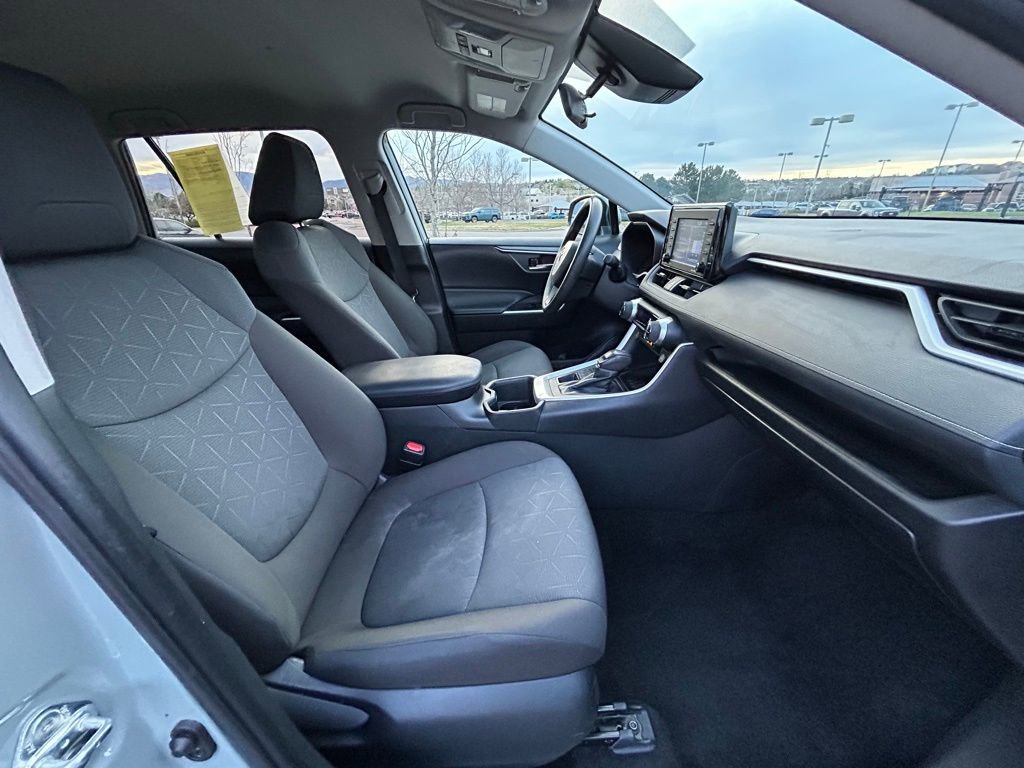 Used 2022 Toyota RAV4 XLE AWD/4WD image 31
