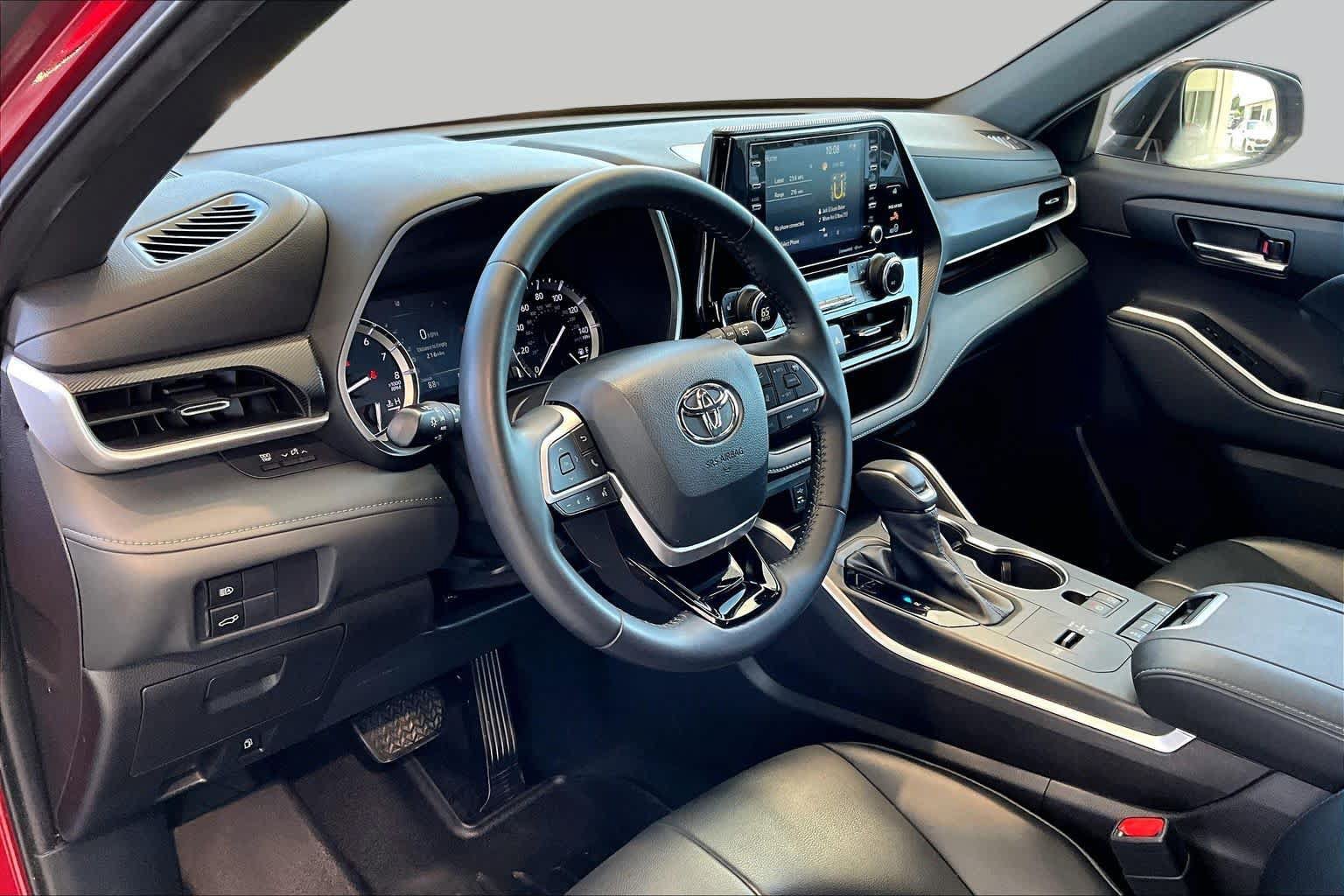 Used 2022 Toyota Highlander XSE FWD image 19