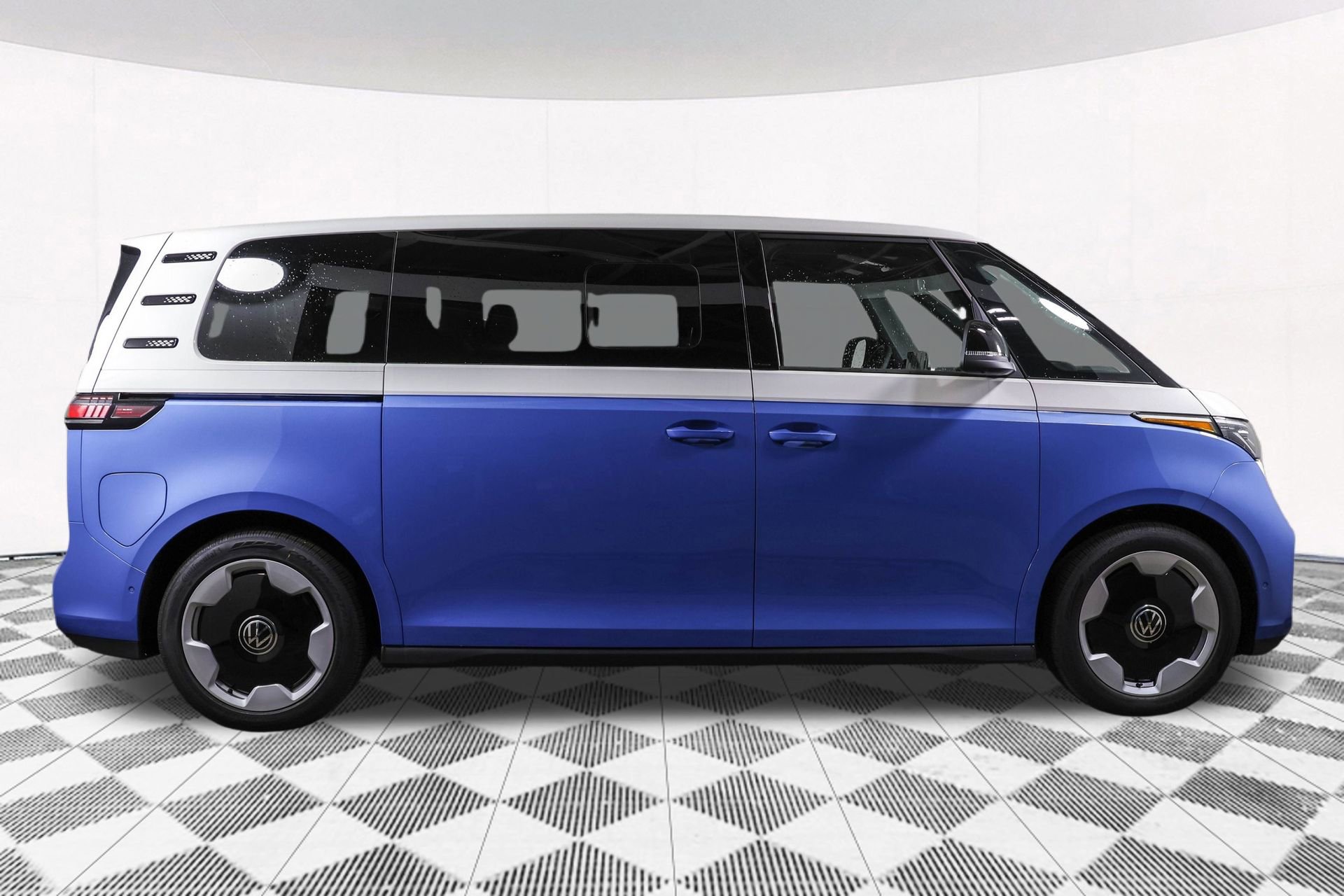 New 2025 Volkswagen ID. Buzz Pro S Plus image 12