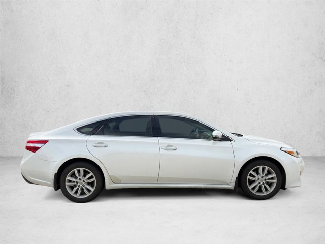 Used 2013 Toyota Avalon XLE FWD image 4