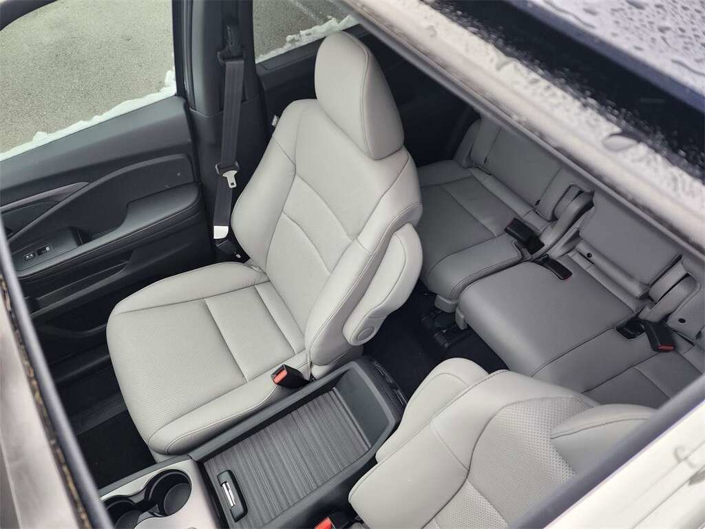 Used 2023 Honda Passport EX-L image 2