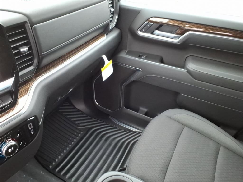 New 2026 GMC Sierra 1500 SLE w/ Preferred Package image 17