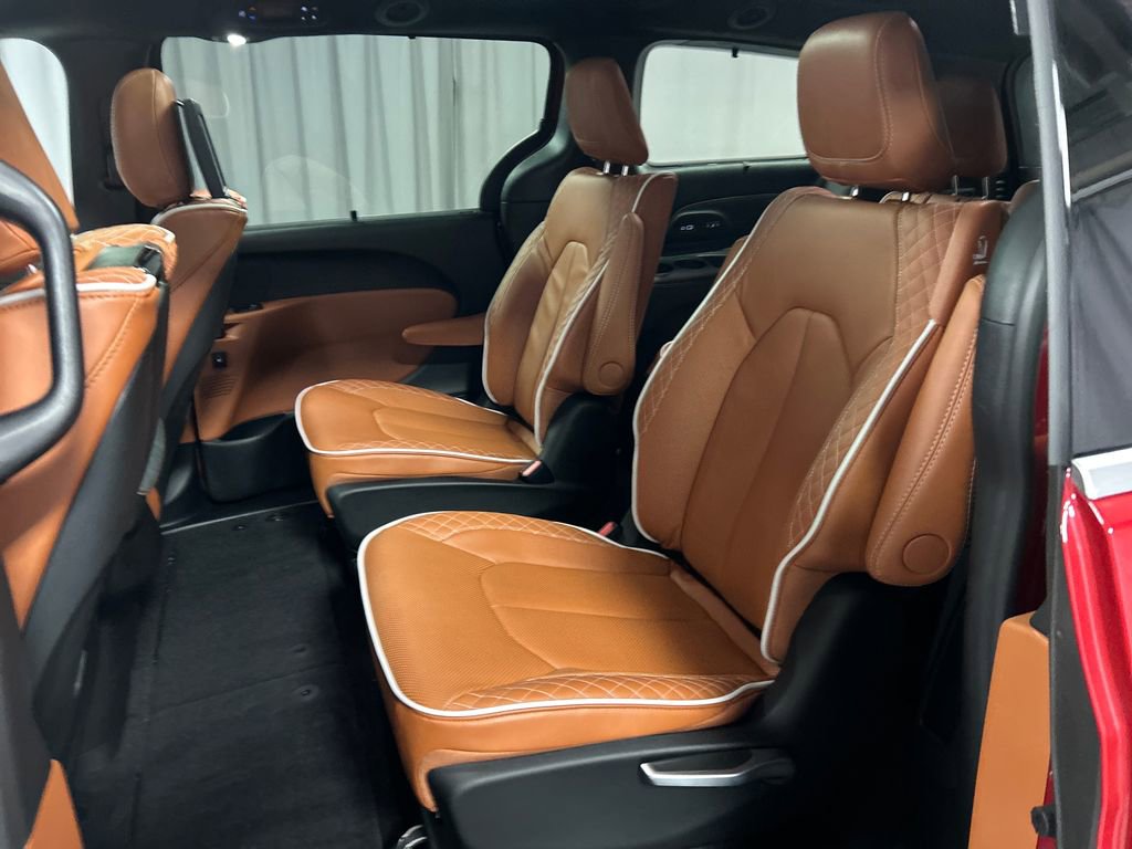 New 2026 Chrysler Pacifica Pinnacle image 21
