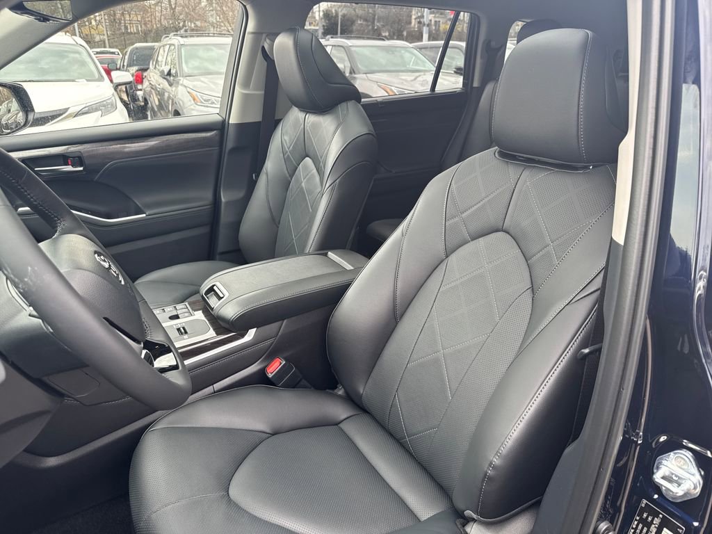 New 2026 Toyota Highlander Platinum image 20