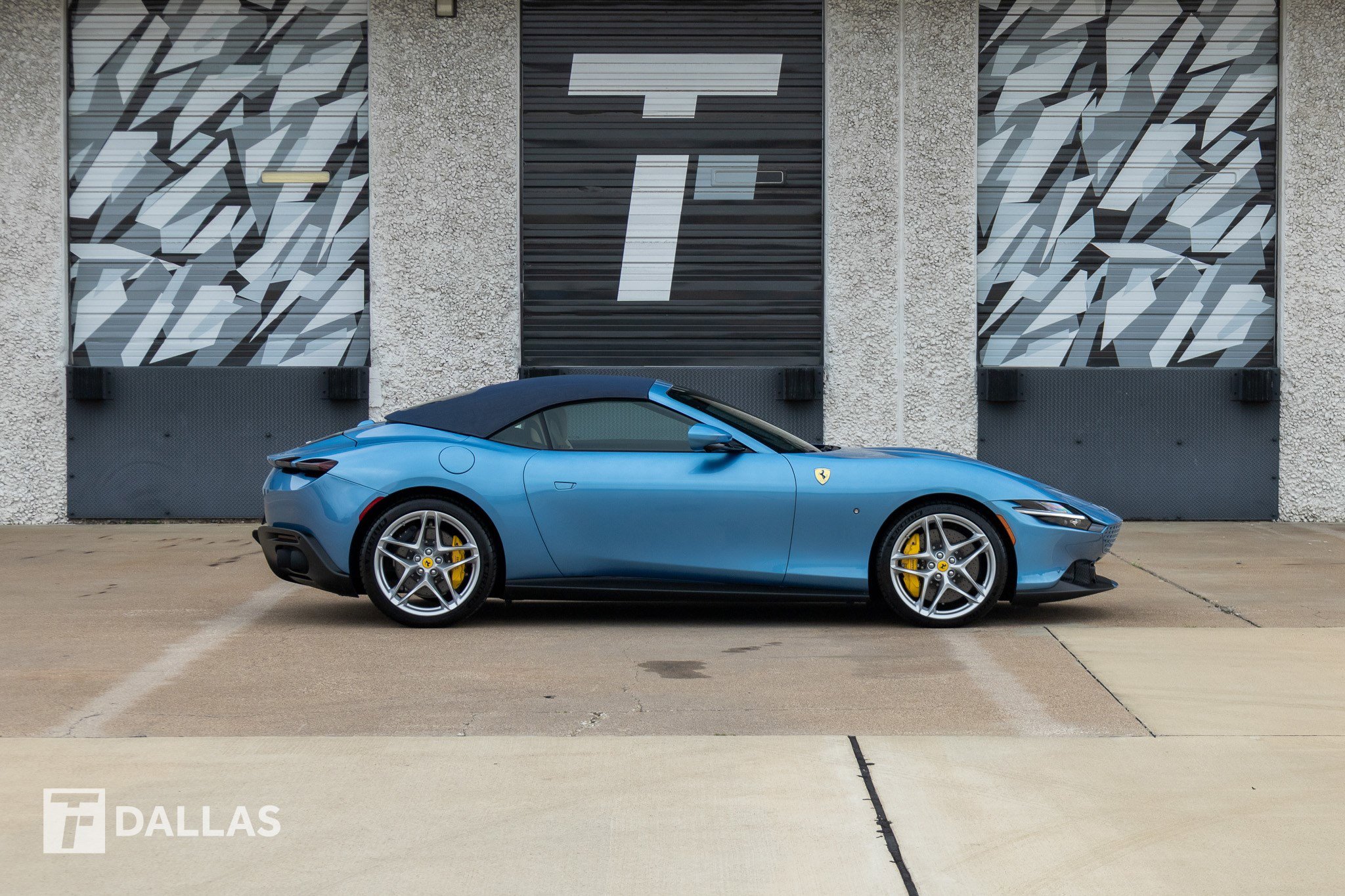 Used 2024 Ferrari Roma Spider RWD image 17