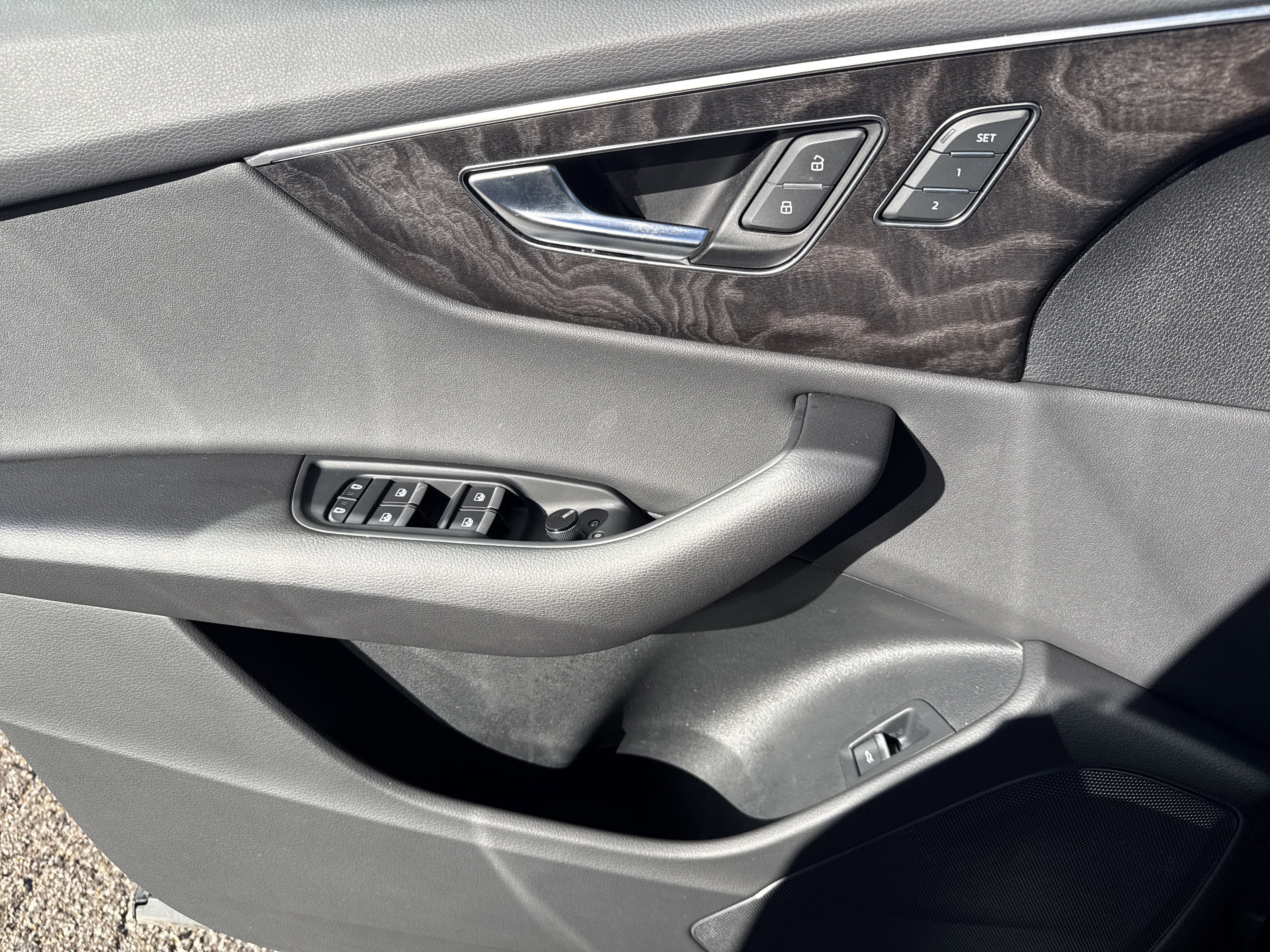 Used 2023 Audi Q8 Premium image 9