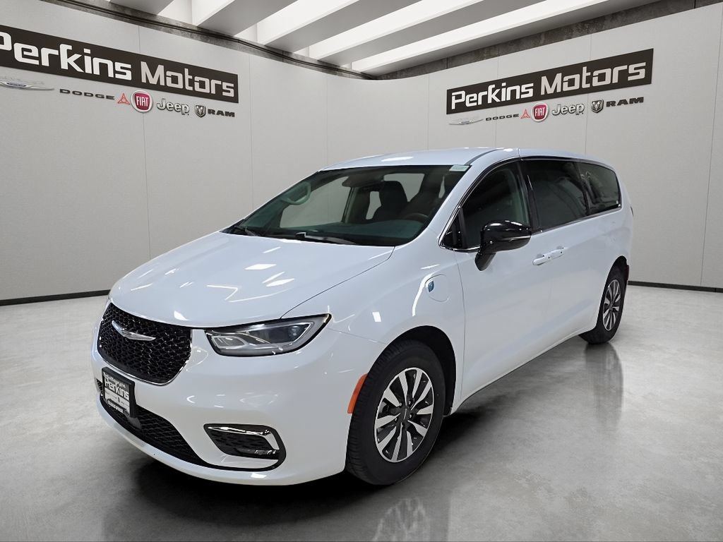 Used 2024 Chrysler Pacifica Limited FWD 360° Tour
