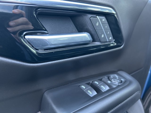 Used 2025 Chevrolet Suburban LT AWD/4WD image 12